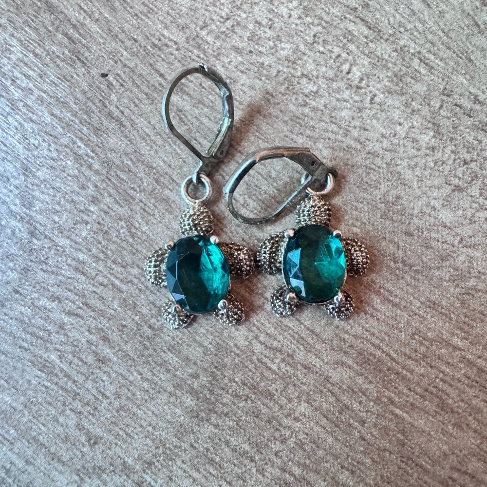 Turtle Gemstone Dangle Earrings Green Stone Silver Tone Untested Glass?